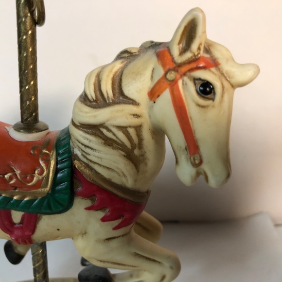 Vintage 6” Porcelain carousel horse with brass base - Picture 3 of 10